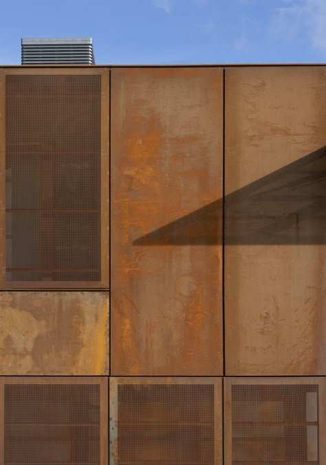 Architect: Stanton Williams Photography: Hufton + Crow Stanton Williams, Metal Shop Building, Metal Building Kits, Steel Architecture, Steel Cladding, Metal Facade, Architectural Materials, Metal Cladding, Weathering Steel