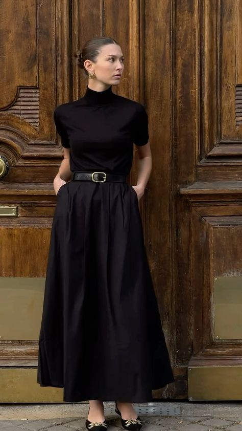 Midi Black Dress Outfit, Outfit Teatro, Gala Outfits, Black Skirt Outfits, Elegance Dress, Met Gala Outfits, Outfit Elegantes, Rose Parade, Elegante Casual