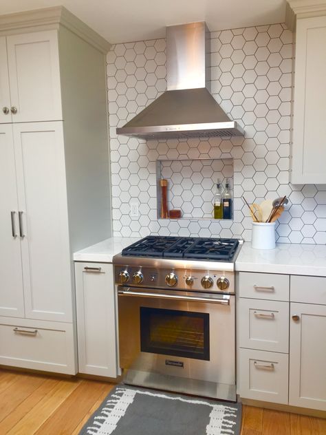 Tile Only Behind Stove, Niche Over Stove, Kitchen Niche Above Stove, Stove Against Wall, Stove Against Side Wall, Niche Behind Stove, Range Backsplash Ideas, Kitchen Stove Design, Adu Kitchen