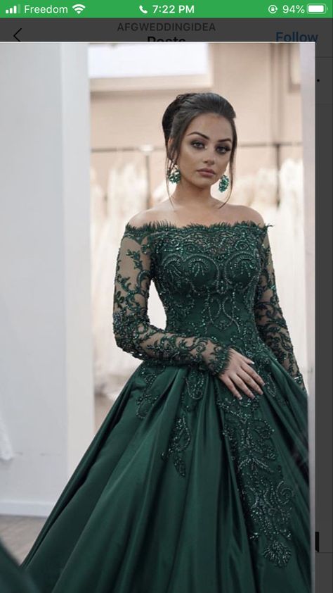 Emerald Green 15 Dress, Emerald Green Ball Gown, Quince Dresses Emerald Green, Green Quince Dress, Emerald Green Hair, Dresses Emerald Green, Green Ball Gown, Lace Dress Classy, Bridal Closet