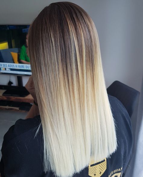 Tie and dye ou Ombré hair. #matrixvlights #3mylstyle. 0686656221 Bleach Blonde Ombre Hair, Tie And Dye Cheveux, Tie And Dye Blond, Bleached Ends, Taylor Hickson, Hair Contouring, Ombre Hair Blonde, Hair Color Auburn, Ombré Hair