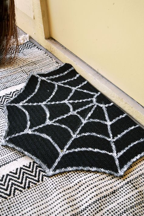 Halloween Rugs Diy, Lifestyle Organization, Shelf Fillers, Black And White Halloween Decor, Ghost Clay, Halloween Black And White, Black And White Halloween, Halloween Doormat, Spooky Home