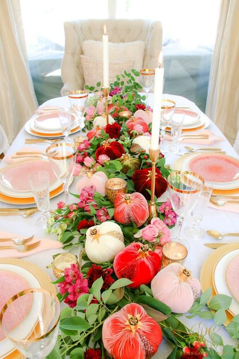 beautiful table ideas - velvet pomegranate table - pink gold dining room Elegant Thanksgiving Table Setting Ideas, Gold Thanksgiving Table, Thanksgiving Table Settings Centerpieces, Thanksgiving Table Settings Elegant, Thanksgiving Dinner Table Setting, Elegant Thanksgiving Table, Thanksgiving Centerpieces Diy, Gold Dining Room, Pink Thanksgiving