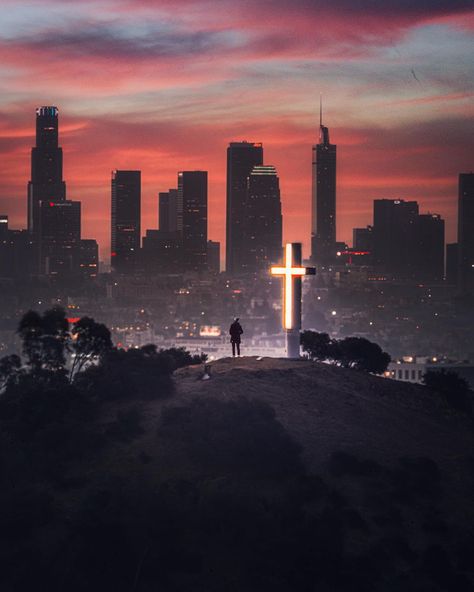 The Hollywood Cross, aka: Hollywood Pilgrimage Memorial Monument (2580 Cahuenga Blvd., Los Angeles, California) Crypt Keeper, Los Angles, World Of Darkness, Senior Pics, Holy Trinity, Willis Tower, Pilgrimage, Seattle Skyline, Los Angeles California