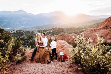 Garden Of The Gods Photoshoot Family, Family Photos At Garden Of The Gods, Garden Of The Gods Photoshoot, Garden Of The Gods Family Photos, Colorado Springs Photoshoot, Garden Of The Gods Colorado Photoshoot, Cat Family Photo, Garden Of The Gods Colorado Winter, Colorado Springs Family Photos