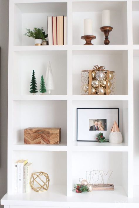 How to decorate holiday built-ins. Come check out my festive Christmas home tour. We transform our Chicago condo into a winter wonderland with simple holiday accessories and festive touches! #Christmas #holidayhome #hometour #ChristmasTree #holidaydecor Christmas Bookshelf, Chicago Condo, Minimalist Christmas Decor, Christmas Reindeer Decorations, Diy Playbook, Holiday Accessories, Personalised Christmas Decorations, Christmas Inspo, Minimalist Christmas