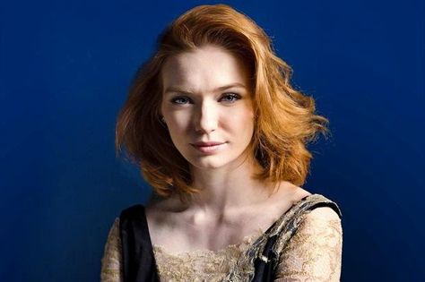 Poldarked: Eleanor Tomlinson on Chores, Aidan and Poldark Poldark Cast, Poldark 2015, Demelza Poldark, Ross And Demelza, Eleanor Tomlinson, Ross Poldark, Bbc Drama, Red Heads, English Actresses