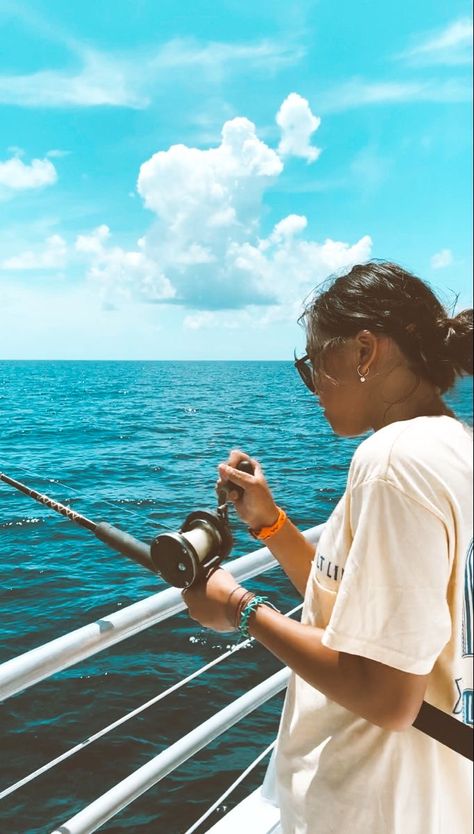 Fishing Aesthetic, Boat Photoshoot, Vsco Summer, Fishing Photos, Summer Fishing, Country Summer, New York Pictures, Fishing Pictures, Water Life