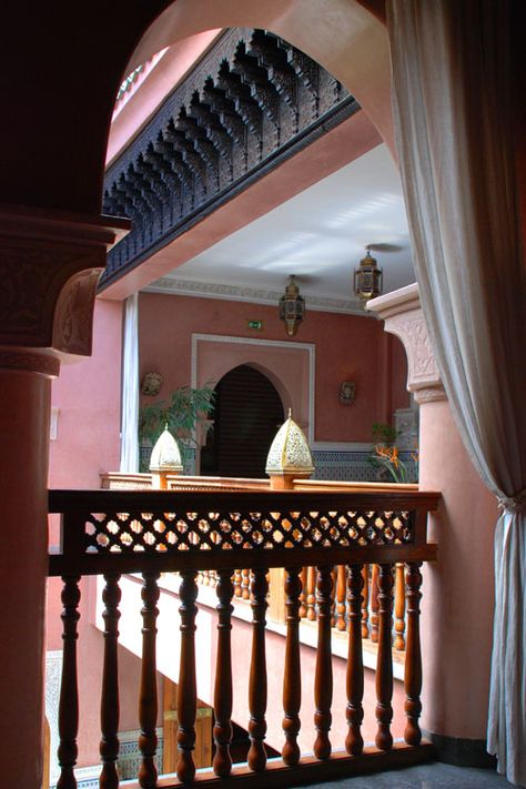 indoor courtyard balcony Arabic Lifestyle, Moroccan Balcony, Morocco Interior Design, Arab Architecture, 70’s House, Arabian Architecture, Morocco Interior, Moroccan Luxury, Eastern Architecture