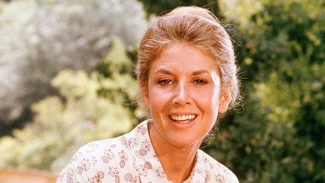 In this story from October 1976, Michael Learned shares how playing Olivia on The Waltons put her on a path to prayer. Olivia Walton, The Waltons Tv Show, Tv Moms, Richard Thomas, The Waltons, John Boy, Walton Family, Famous Birthdays, Old Tv Shows