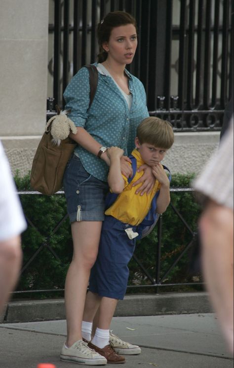 scarlett johansson on set of “the nanny diaries” Nanny Diaries, Scarlett Johansson Movies, The Nanny Diaries, Diary Movie, The Nanny, Motion Pictures, Fav Movies, She Movie, Just Style