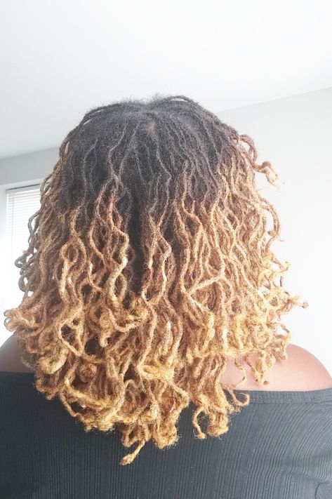 Ombre Honey blonde micro locs Platinum Blonde Microlocs, Honey Blonde Ombre Locs, Blonde Microlocs Black Women, Blonde Micro Locs, Blonde Microlocs, Sisterlock Hairstyles, Brown Skin Blonde Hair, Blonde Locs, Colored Dreads