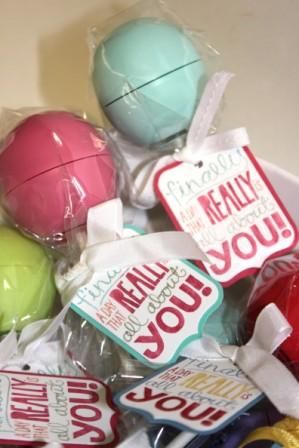 Lollipop Lip Balm Treats Lollipop Lips, Small Gestures, Desk Gifts, Eos Lip Balm, Cake Pop Sticks, Christmas Child, Operation Christmas, Lil Sis, Valentines Ideas