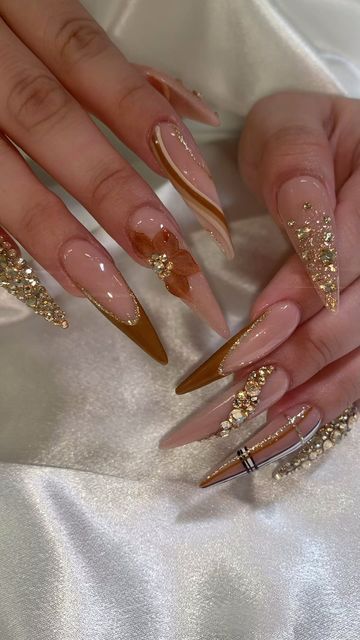 Karina Rodriguez on Instagram: "I’m in love with Crystals from @karina_rhinestonez  #fresnonails #559nails #nailart #lasrodrigueznaillounge #naildesign #blingnails #nailaddict #nailporn #longnails #nails #nails #nailpolish #nailswag #uñas #uñasacrilicas #fallnails" Bling Stiletto Nails, Egyptian Nails, Nails Aesthetics, Oval Nails Designs, Pearl Nail Art, Gel Toe Nails, Gold Nail Designs, Trending Nails, Diva Nails