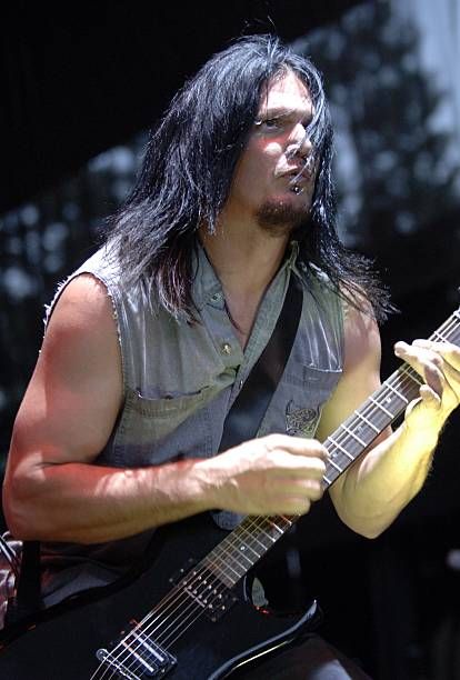 Dan Donegan* -   Disturbed Dan Donegan, Rock Guitarist, Fav Celebrities, Slipknot, Axes, Metal Bands, Elvis Presley, Guitarist, Hard Rock