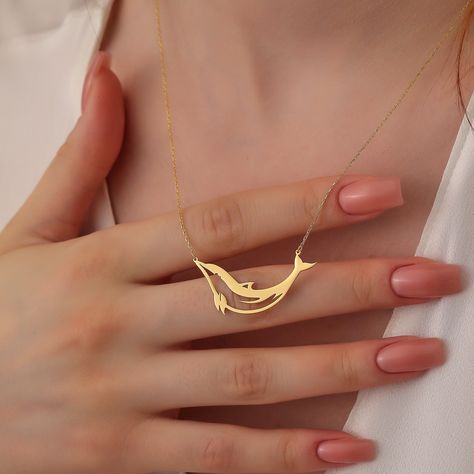 Silver or Gold Dainty Dolphin Necklace, Summer Jewelry 🐬 https://creativextyjewelry.etsy.com/listing/1744940524 #summerjewelry #dolphins #silver #gold #daintyjewelry #christmasgifts #giftforher #giftforkids #dolphinnecklace Simple Gold Chain Designs For Women, Dolphin Pendant, Couple Ring Design, Jewelry Y2k, Dolphin Jewelry, Minimalist Necklace Gold, Dolphin Necklace, Diamond Bracelet Design, Pendant Minimalist