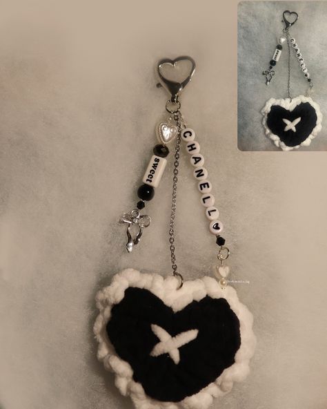 Crochet n beaded customized keychain [not for sale] Crochet heart pattern by: @xuxu_crochet Dm if interested in your own keychain - Tags 🏷️ #crochet #beadwork #personalizedkeychain #crochetersofinstagram #keychain #heart Crochet Keychain With Beads, Crochet Heart Keychain, Beaded Keychains Patterns, Customized Keychain, Crochet Keychains, Black Keychain, Crochet Heart Pattern, Crochet Fashion Patterns, Heart Keychain