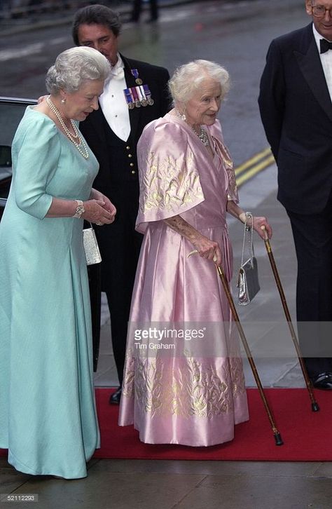 Queen Elizabeth The Queen Mother, Royal Family Trees, The Queen Mother, Rainha Elizabeth Ii, Queen Mum, English Royal Family, Royal Opera House, Princess Diana Family, Hm The Queen