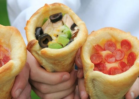 Pizza Cone Recipe, Camping Pizza, Pizza Cones, Saffron Recipes, Best Camping Meals, Easy Camping Meals, Great Pizza, Pizza Ingredients, Camping Food