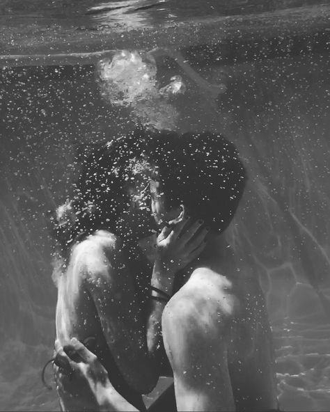 Image Couple, I Need You Love, Zodiac Academy, Under The Water, Aesthetic Couple, The Love Club, Under Water, Photo Couple, Underwater Photography