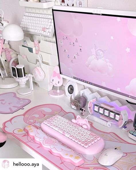 Gamer Girl Desk, Pastel Gamer, Kawaii Room Ideas, Gamer Decor, Pretty Desks, Pretty Furniture, Gaming Desk Setup, Girl Desk, Gamer Setup