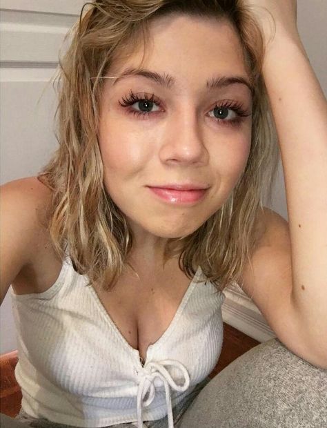 Jennette McCurdy Jeannette Mccurdy, Jennette Mccurdy, Miranda Cosgrove, Icarly, Woman Crush, Belleza Natural, Celebrities Female, Pretty Woman, Hollywood