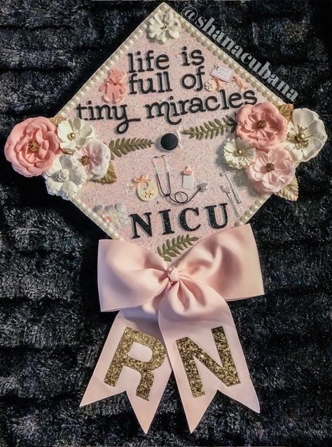 Nicu Nurse Pictures, Graduation Nursing Cap Designs, Future Nicu Nurse Aesthetic, Nicu Nurse Cap Graduation, Cap Decoration Graduation Nurse, Graduation Cap Nursing School, Future Nurse Graduation Cap High School, Disney Nurse Graduation Cap, Nicu Grad Cap