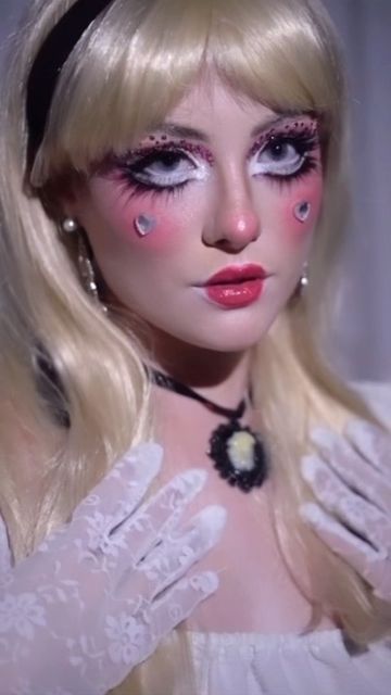 Doll Makeup Halloween Scary, Doll Eye Makeup Halloween, Doll Drag Makeup, Doll Eyes Makeup Look, Soft Drag Makeup, Doll Makeup Looks Halloween, Dolly Makeup Look, Babydoll Makeup Look, Doll Makeup Creepy