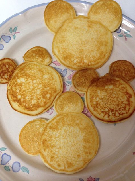 Mickey Mouse Pancakes  Very simple to prepare. My sister and I simply threw together Pioneer's Pancake mix with milk instead of water. Next we heated a large deluxe size griddle that fits several pancakes at once. Make sure the heat is high enough to cook fairly quickly. We had it set on 350 degrees.  Now pour mix into the shape of Mickey Mouse. Basically 3 circles that includes the face and ears. Make sure that you do not make them too big to prevent from breaking when time to flip them.   Fina Disney Pancakes, Mickey Pancakes, Pancake Face, Mickey Mouse Pancakes, Disney Camp, Mickey Mouse Food, Mickey Waffle, Kids Pancakes, Funky Food