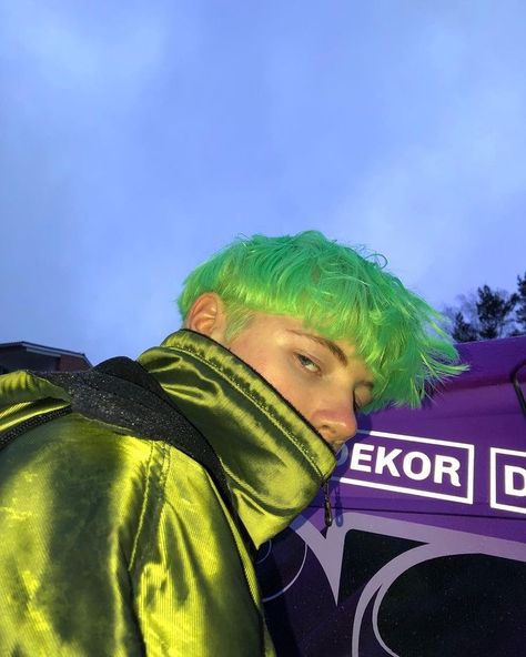 Green Hair Men, Neon Green Hair, Catty Noir, Neon Hair, Men Hair Color, Grunge Hair, 인물 사진, Boy Hairstyles, Green Hair