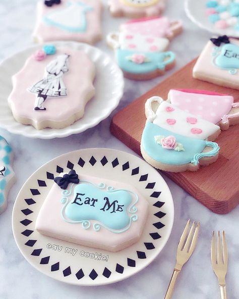 Eat Me Cookies Alice In Wonderland, Eat Me Cookies, Wonderland Cookies, Curiouser And Curiouser, Alice In Wonderland Cakes, Eat Me, Wonderland Party, Cookie Designs, Cupcake Cookies