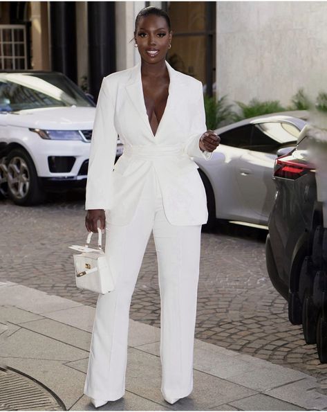 White Suit Black Woman, Corporate Wears, Court Wedding, Luxury Lifestyle Fashion, Corporate Wear, Wedding Court, White Suit, Graduation Photoshoot, All White Outfit