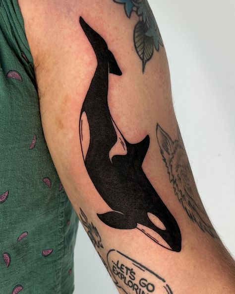 Big and lil 🖤🤍 My flash designs are repeatable, but they always look so different on each individual — I had two clients ask for this orca design this weekend and I love how both turned out! Thanks again Tonu and Zach! . #torontotattoo #blackworktattoo #femaletattooartist #whaletattoo #orcatattoo Traditional Orca Tattoo, Gay Tattoos, Killer Whale Tattoo, Orca Design, Orca Tattoo, Gay Tattoo, Flash Designs, Whale Tattoos, Flash Design