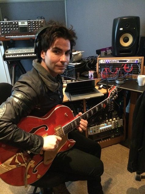 Kelly Jones at a recent recording session Kelly Jones, 2003 Casey Jones, Kelly Clarkson Album Cover, Kelly Jones Stereophonics, Robert Trent Jones Golf Trail, Music Rules, Tommy Lee Jones Movies, Wales Uk, Dream Date