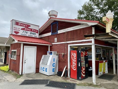 I ended up at Garry’s Sling Blade, the iconic dairy bar and diner featured in the movie Sling Blade, on a recent Friday afternoon. Benton Arkansas, Arkansas Road Trip, Sling Blade, Burgers And Shakes, Fort Smith, Eureka Springs, Best Song Ever, Friday Afternoon, Arkansas