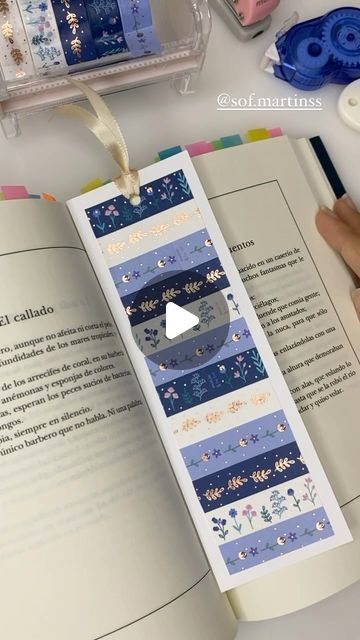 Sof (Sophia Martins) on Instagram: "Easy bookmark ideia using washi tape 💜 . Ideia fácil de marca página usando washi tape 💜 . #booklover #bookmarks #diy #marcapaginas" Washi Tape Bookmarks, Marque Page Diy, Bookmarks Diy, Washi Tape Cards, Washi Tape Diy, Stuff I Need, I Love A, Book Crafts, Washi Tape