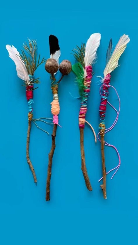 minimadthings on Instagram: Super simple crafts for the weekend…. All you need is sticks, yarn and a few feathers or leaves to make a little magic happen! For more… Super Simple Crafts, Kids Craft Ideas, Forest School Activities, Simple Crafts, Stick Art, Art Matters, Simple Craft, Feather Crafts, Kindergarten Crafts