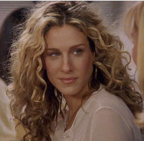 Sarah Jessica Parker Hair, Carrie Bradshaw Hair, Types Of Curls, Sarah Jessica Parker, Curly Hair Cuts, Carrie Bradshaw, Face Hair, Long Curly Hair, Curly Girl