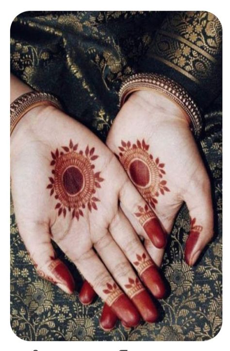 Mehndi ✨Heena ✨ South Indian Henna Designs, Easiest Mehendi Designs, Mehendi Simple, Indian Henna Designs, Palm Mehndi Design, Red Henna, Indian Henna, Henna (mehndi) Design, New Mehndi Designs