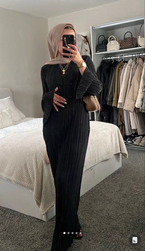 Rich Arab Women Aesthetic, Modest Fits Aesthetic Hijabi, Modest Fancy Outfits, Plisse Dress Outfit, Hijabi Elegant Outfits, Outfit Ideas Abaya, Classy Hijabi Outfits, Hijabi Dress Outfits, Hijabi School Outfits