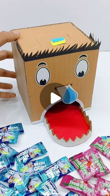 Cardboard Vending Machine Diy Easy, Cardboard Vending Machine Diy, Diy Candy Machine, Cardboard Vending Machine, Diy Vending Machine, Candy Vending Machine, Cardboard Ideas, How To Make Candy, Atm Machine