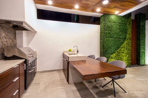 Area social exterior cubierta Back Garden, Ideas Para, Breakfast Bar, Conference Room Table, Sweet Home, Patio, Gym, Exterior, Bar