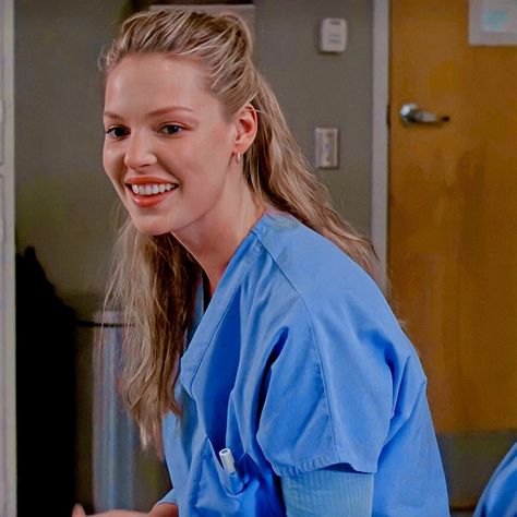 Izzie Stevens Season 1, Izzy Stevens Hair, Izzie Stevens Outfits, Izzy Greys Anatomy, Izzie Stevens Hair, Izzie Stevens Aesthetic, Izzy Stevens, Isobel Stevens, Izzie Greys Anatomy