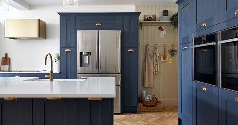 The Kent Nest - Statuario Ice | Inspiration Gallery | Gemini Worktops Hague Blue Kitchen, Kitchen Cabinets End Panels, Key Kitchen, Royal Kitchen, White Worktop, Kitchen Island With Sink, Magnet Kitchen, Navy Kitchen, Sink In Island