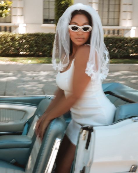 COOL BRIDE I engaged feeling 💍 @mumuweddings @sophiabaltz #theweddingexplorer #bridalashion #weddingfashion #bridesmaids #bridetobe #bridesmile #weddingdresses #wedding #mariage #mariee #weddingpreparation #bride #coolbride #coolwedding #funwedding Bridal Sunglasses, Sunglasses Wedding, Cool Bride, Wedding Sunglasses, Wedding Preparation, Vintage Sunglasses, Wedding Night, Sunglasses Vintage, Fun Wedding