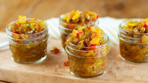 Are you in need of a new sandwich or salad topping? Try making this sweet Vidalia onion relish that includes red peppers and tons of tangy flavor! Southern Chow Chow Recipe, Chow Chow Relish, Chow Chow Recipe, Pork Chop Sandwiches, Vidalia Onion, Spicy Chicken Sandwiches, Cold Sandwiches, Hot Sandwich, Onion Relish