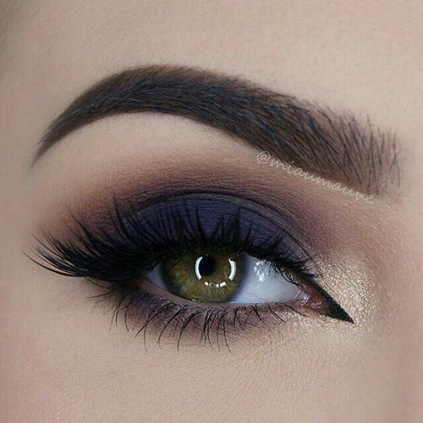 Glasses Eye Makeup, Classic Makeup Looks, Blue Smokey Eye, Makeup Pengantin, Makeup Tip, Classic Makeup, Make Up Inspiration, Simple Eye Makeup, Makijaż Smokey Eye