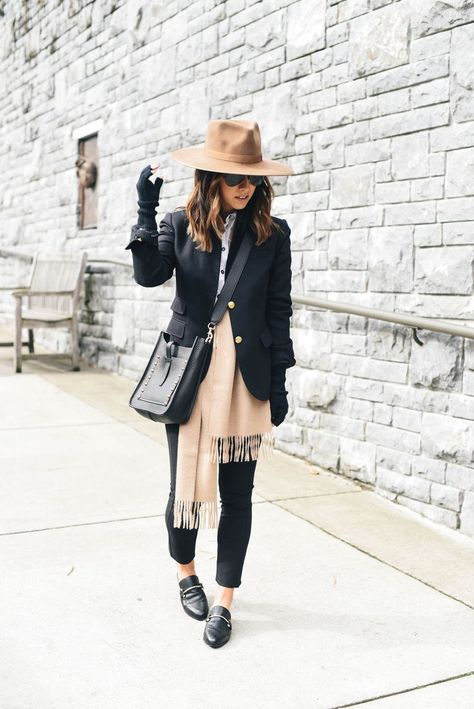 How to style a wide brim hat Wide Brim Hat Outfit Winter, Wide Brim Hat Outfit Fall, Black Hat Outfit, Outfits With Hats For Women, Wide Brim Hat Outfit, Hat Outfit Winter, Brim Hat Outfit, Hat Outfit Fall, Wide Brim Hat Women