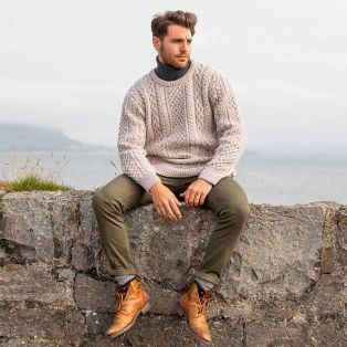 Movie Knives, Aran Sweater Cardigan, Fisherman Knit Sweater, Code Secret, Sweater Outfits Men, Irish Sweater, Irish Fashion, Mens Fashion Sweaters, Gifts For The Home