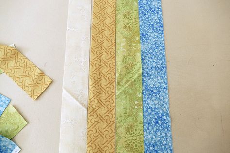 Strip piecing – Tutorial – Slaney Quilting Studio – Blog Strip Piecing, Odd Numbers, Quilting Studio, Seam Ripper, Quilt Piecing, Quilt Ideas, Quilt Making, Quilt Pattern, Quilt Patterns